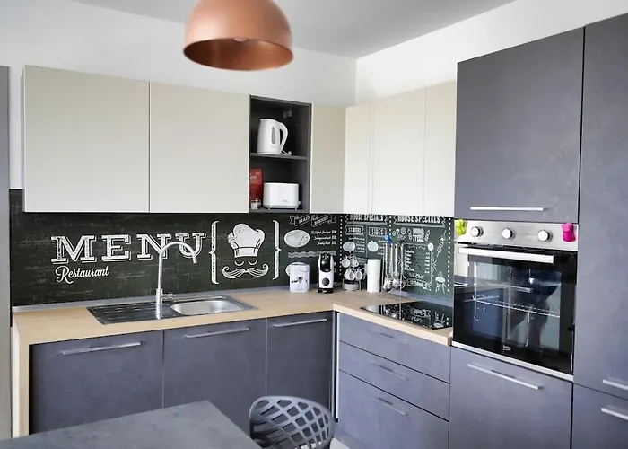 Go Exchange, Block F, Apt. 11 Apartament *